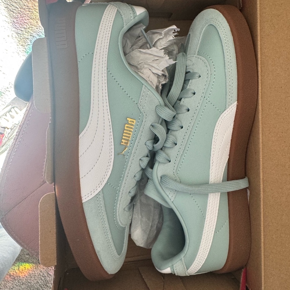 PUMA Suede Classic Sneakers – Mint Green / Gum Sole – NEW in Box